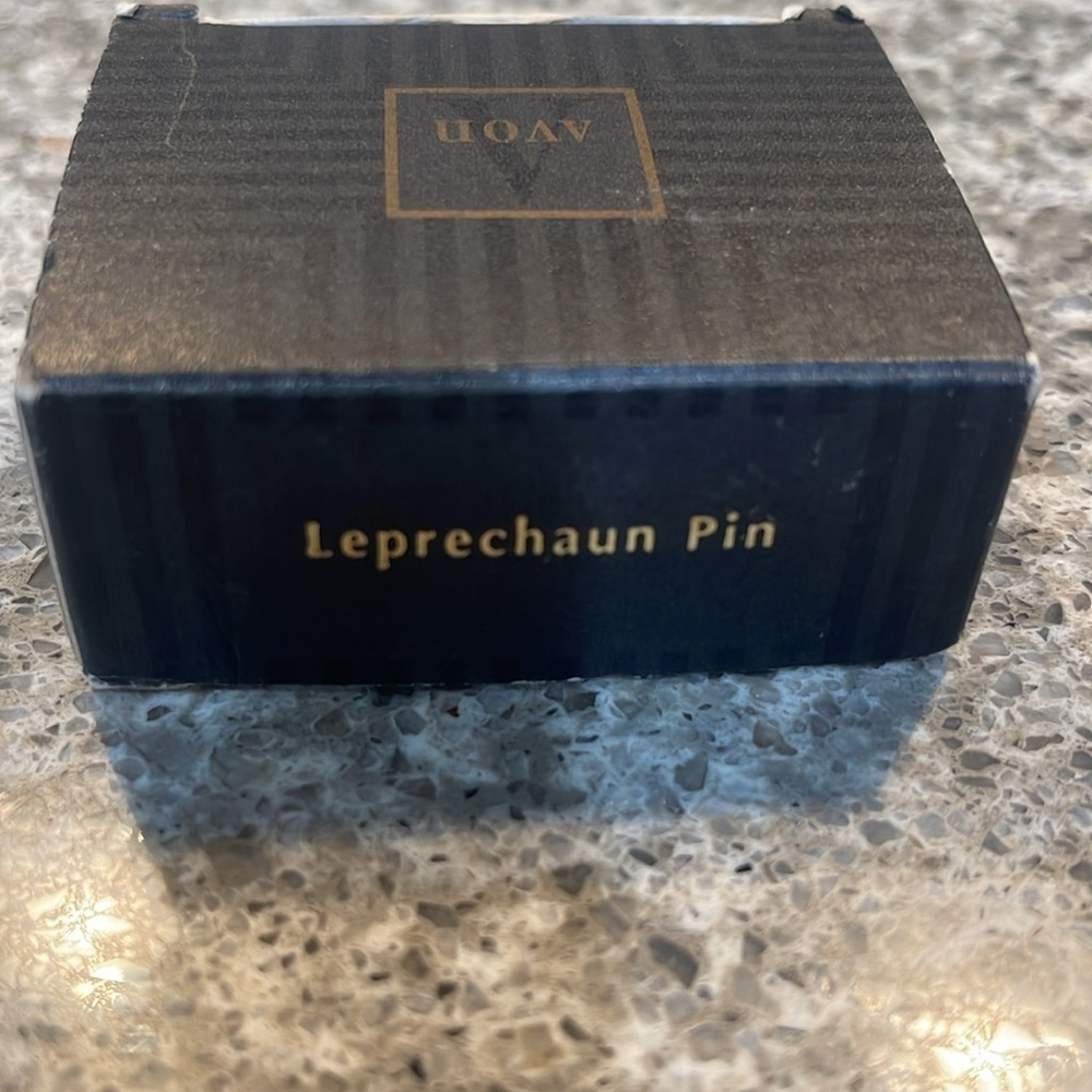 Vintage 1990s Avon Gold and Green Leprechaun Brooch - Picture 3 of 3